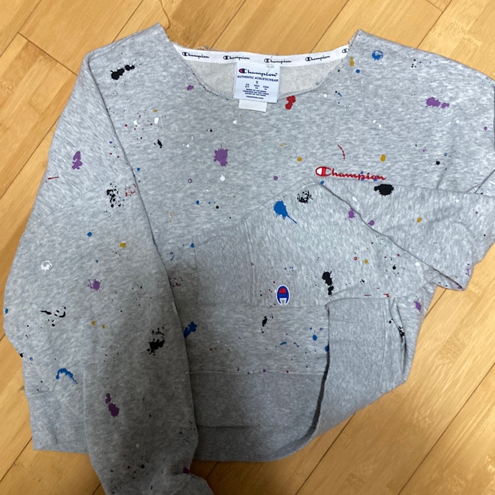 Womens size small champion, sweatshirt, new without tags. Cropped